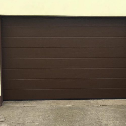 Brama segmentowa garażowa orzech 2500x2250